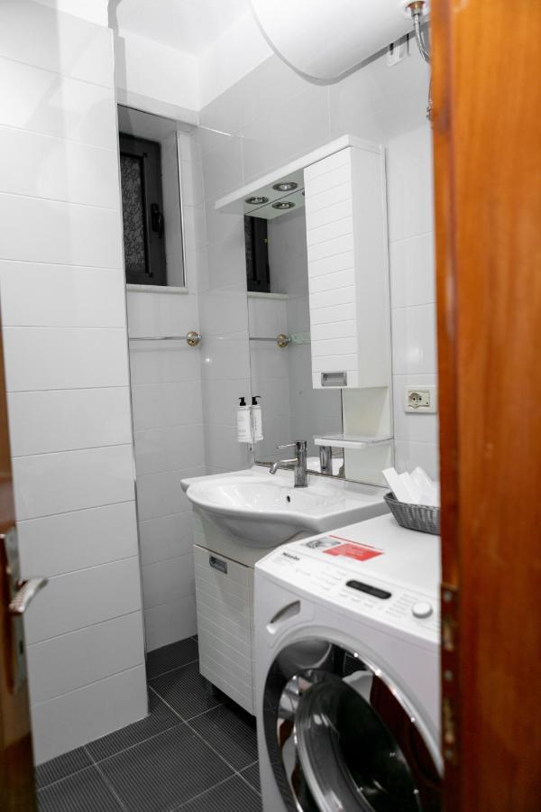 Spacious City Paradise - 3Br Apt In The Heart Of 地拉那 外观 照片